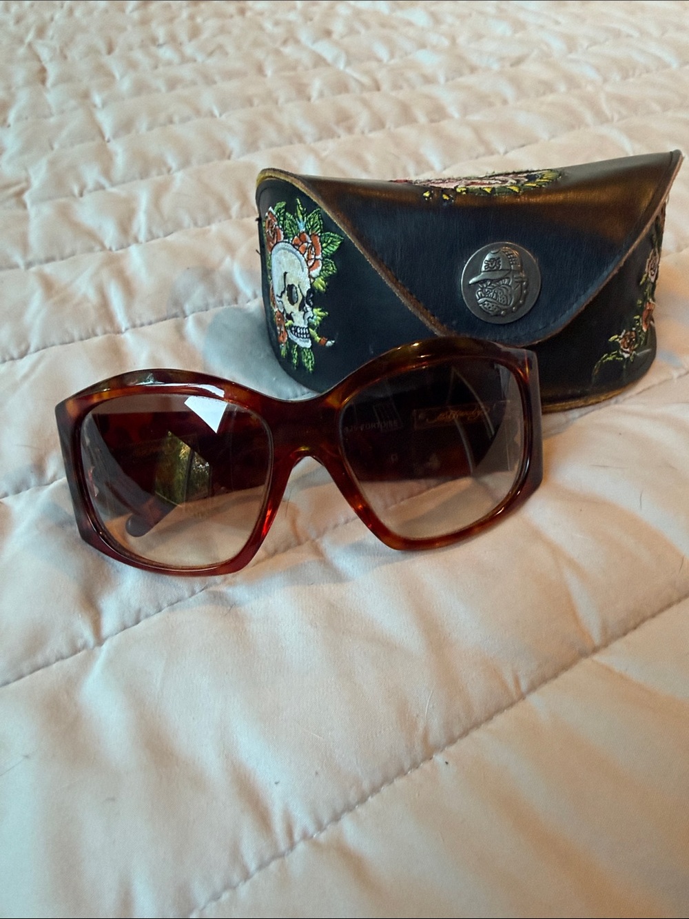 Ed Hardy True Love Sunglasses with embroidered Leather Ed Hardy case